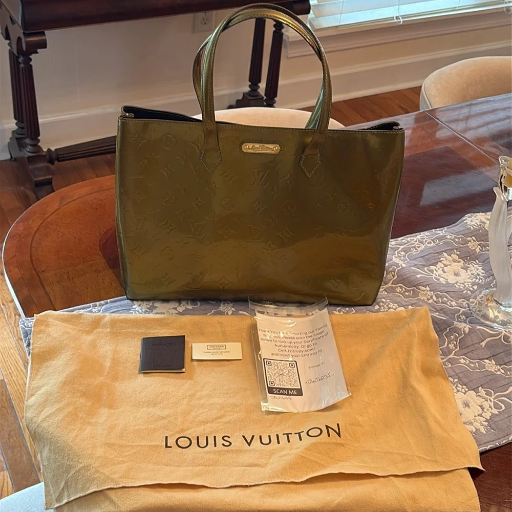 LOUIS VUITTON Authentic Wilshire MM Vert Green Gold Vernis Leather Bag France
